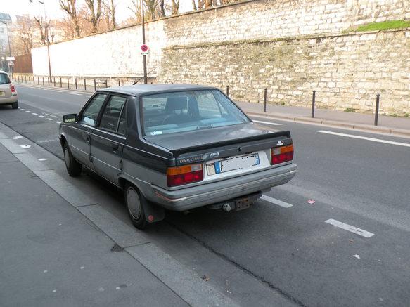  Renault 9 (arrière)